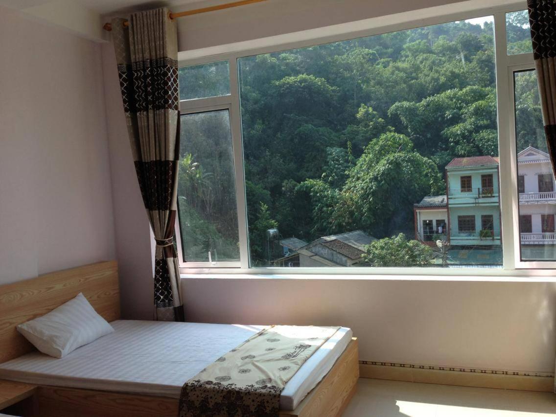 Quy Anh Hotel Bao Lac Town Экстерьер фото