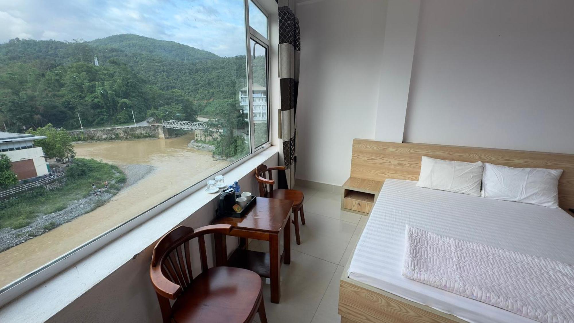 Quy Anh Hotel Bao Lac Town Экстерьер фото