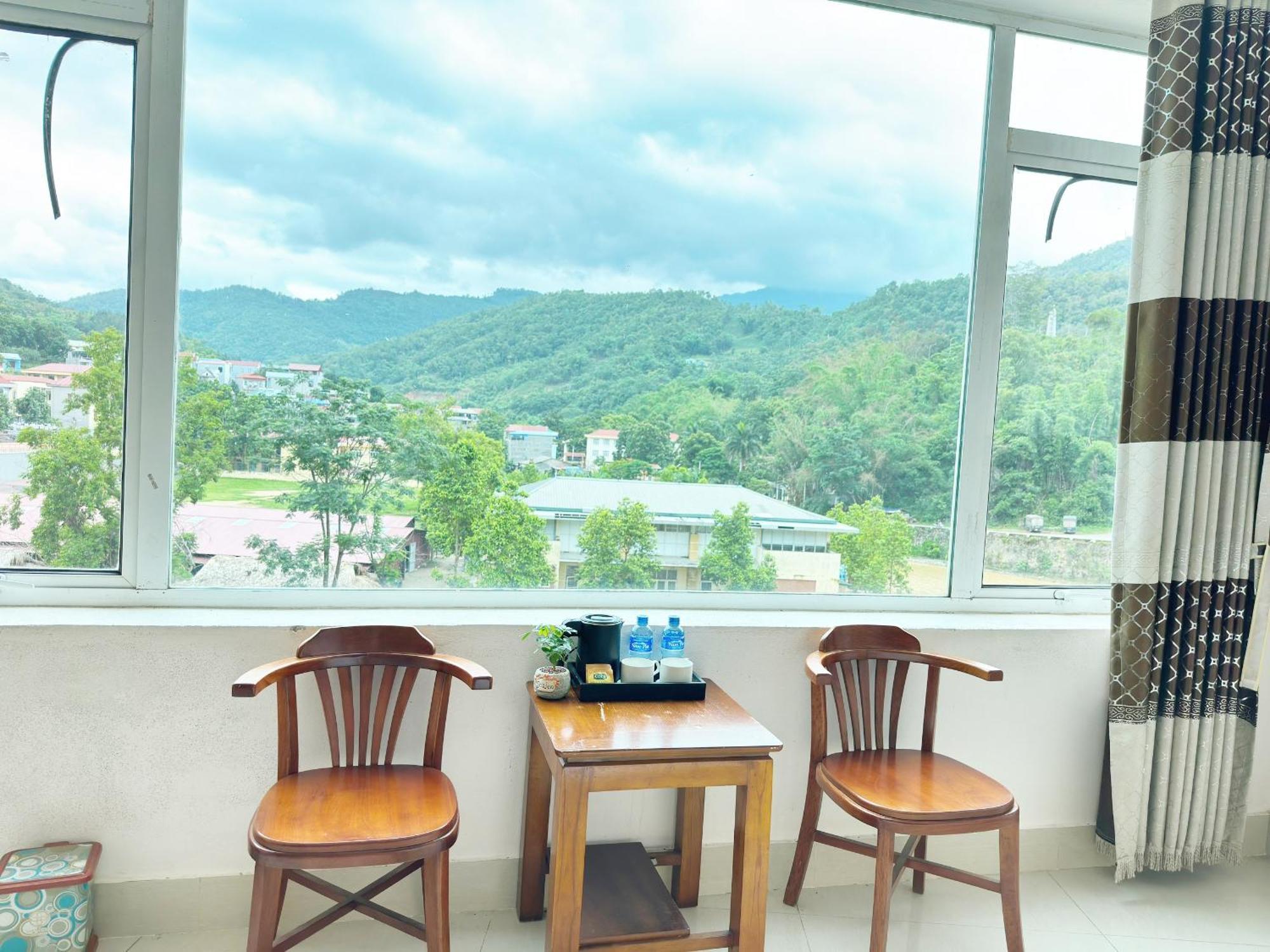 Quy Anh Hotel Bao Lac Town Экстерьер фото
