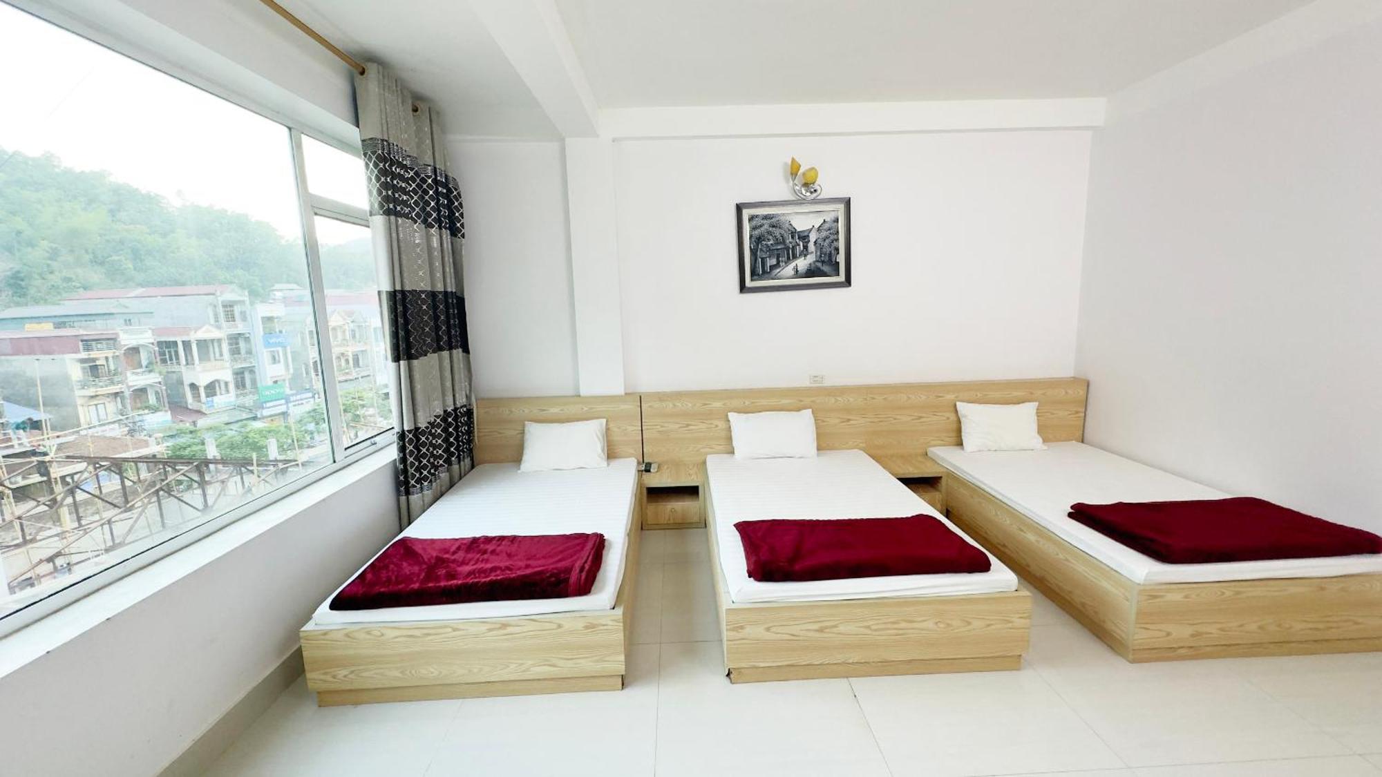 Quy Anh Hotel Bao Lac Town Экстерьер фото