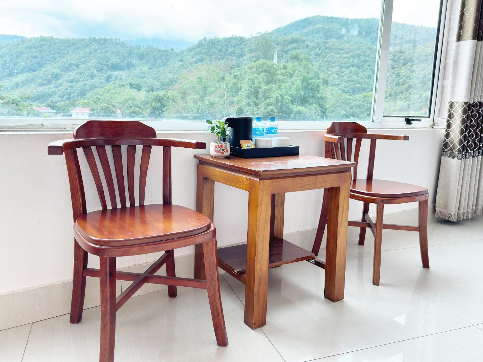 Quy Anh Hotel Bao Lac Town Экстерьер фото