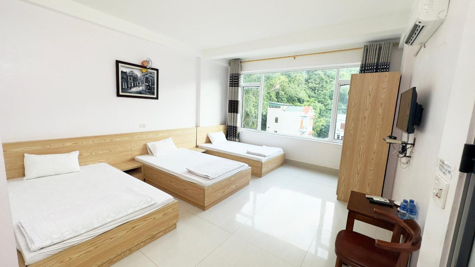 Quy Anh Hotel Bao Lac Town Экстерьер фото