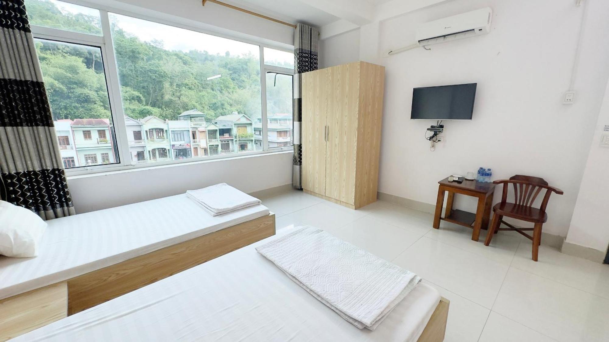 Quy Anh Hotel Bao Lac Town Экстерьер фото
