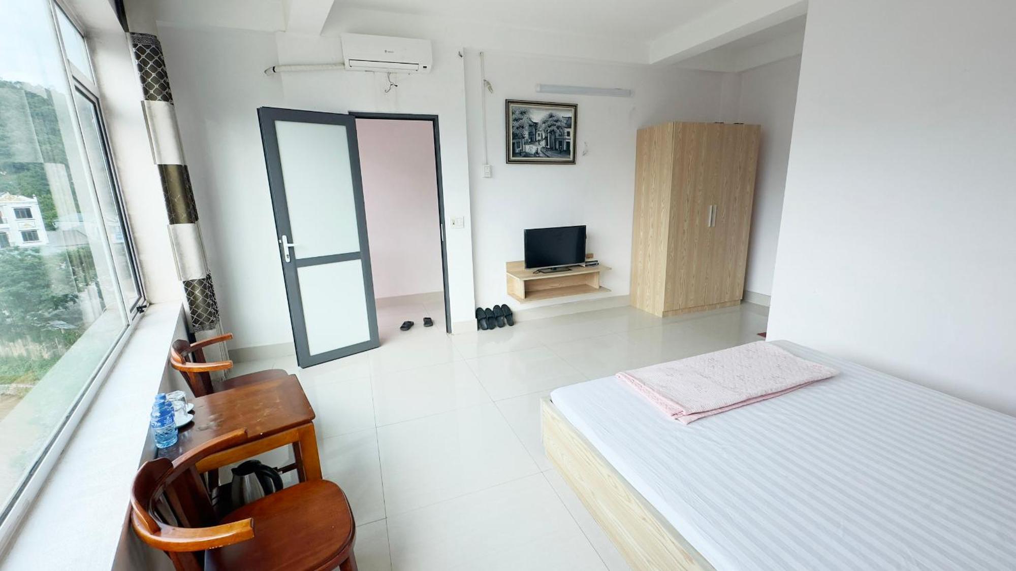 Quy Anh Hotel Bao Lac Town Экстерьер фото