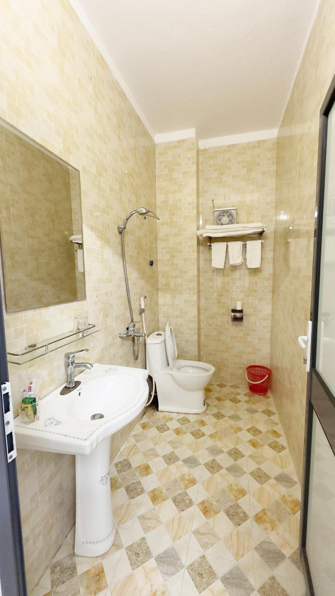 Quy Anh Hotel Bao Lac Town Экстерьер фото