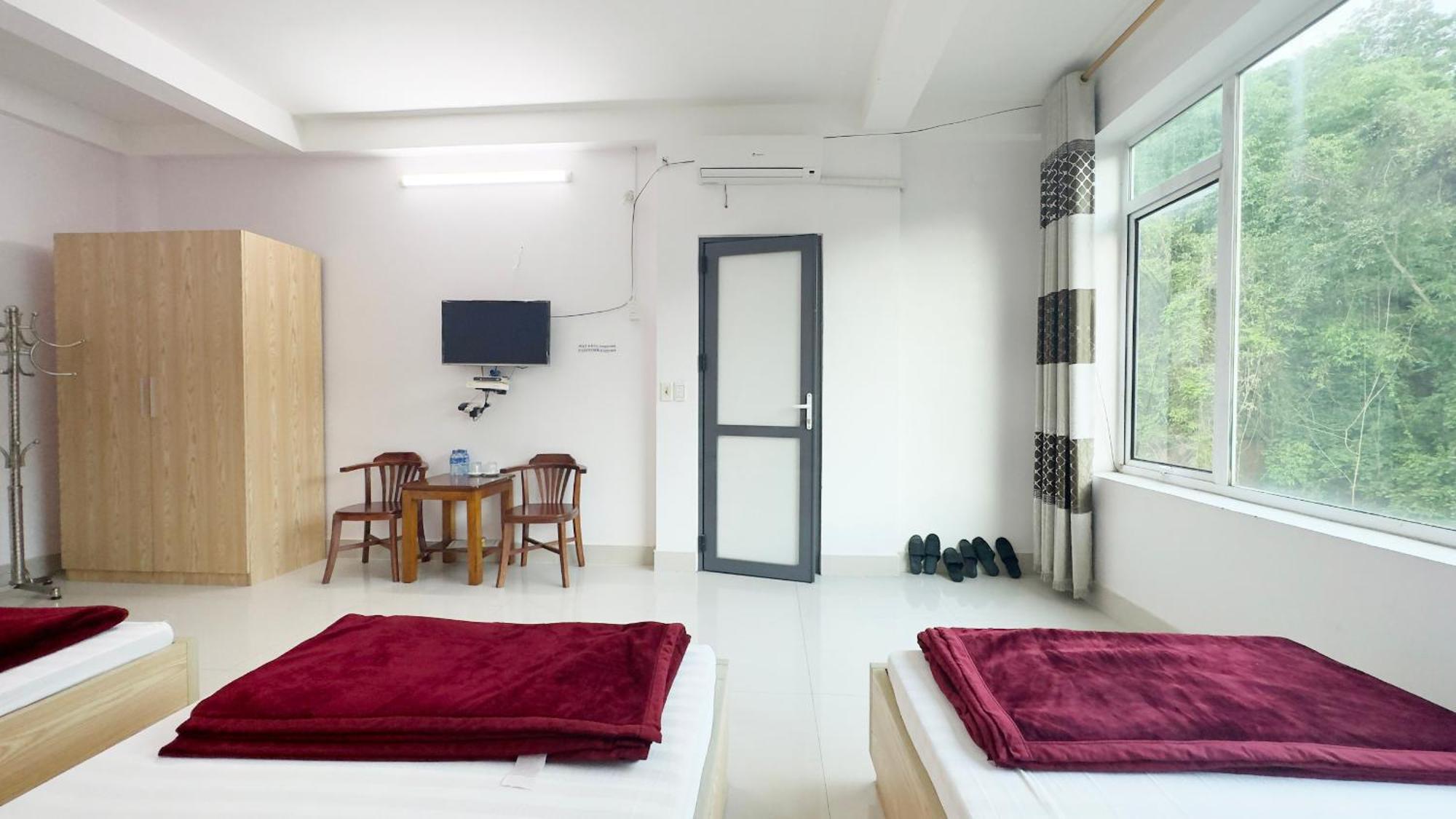 Quy Anh Hotel Bao Lac Town Экстерьер фото